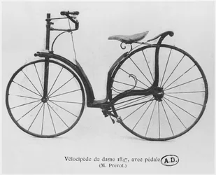 Vélocipède pour une dame conçu en 1847, avec pédales